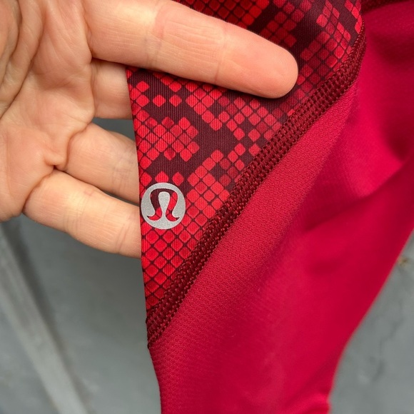 Lululemon Vent It Out Crop, size 6 - Picture 13 of 13